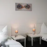 Ein, Zwei- Oder Mehrbettzimmer/ Monteurszimmer