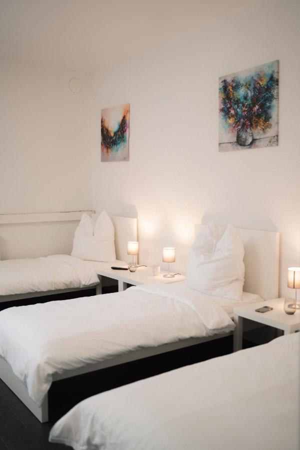 Ein, Zwei- Oder Mehrbettzimmer/ Monteurszimmer *